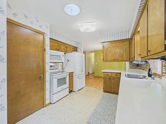 5th image of 1761 Emerald Dr