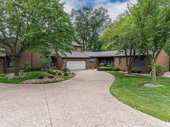 3rd image of 2814 32nd Avenue Dr