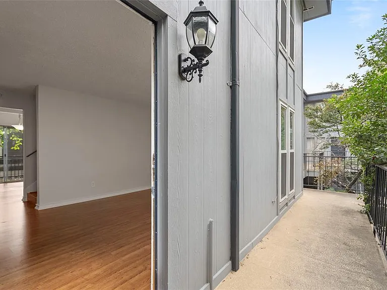 4020 Holland Ave #202 — Photo 32