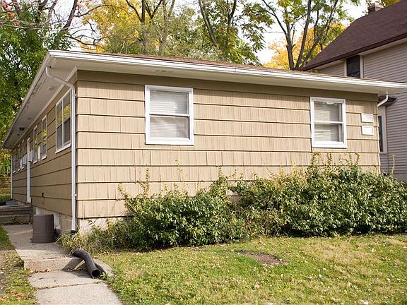 Duplex of 319 (near) and 321 (far) John St.