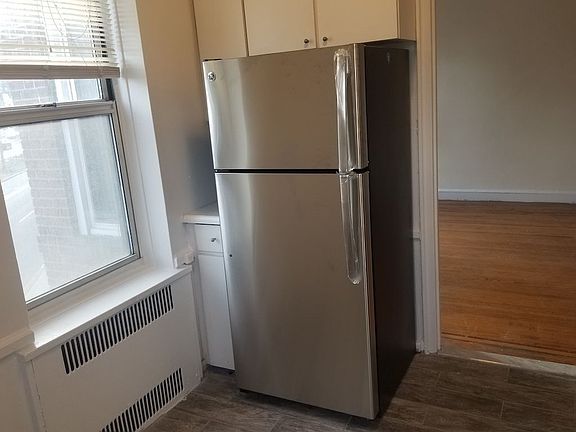 3rd image of 10905 72nd Ave APT 2D