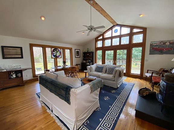 2nd image of 6 Spring Close Ln