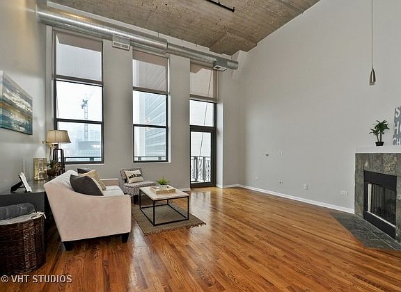 2nd image of 758 N Larrabee St APT 416