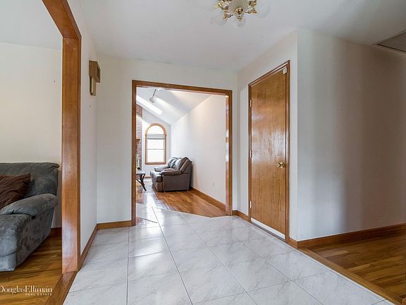 4th image of 44 Josephine Dr