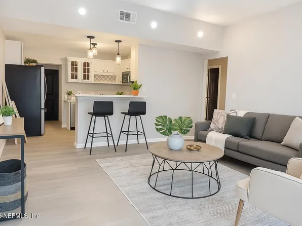 2326 LEONID Road, Jacksonville, FL 32218