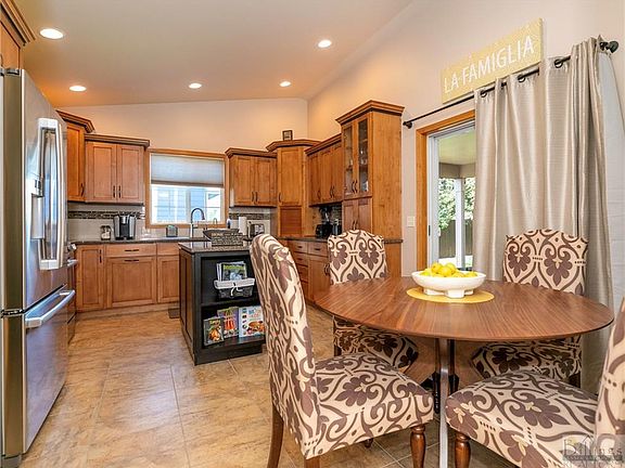 4th image of 308 Waterton Way