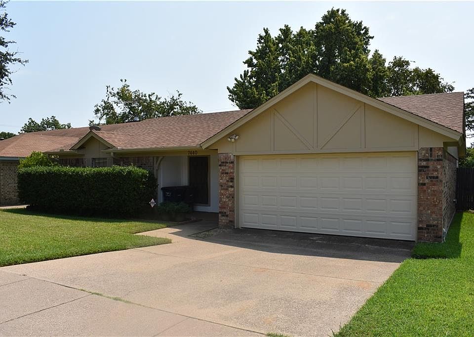1st image of 7440 Sandywoods Ct