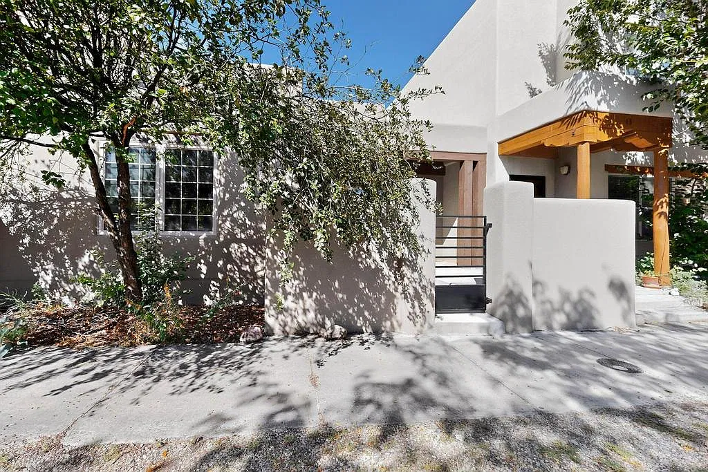 3 bed, 1904 sqft, $3,195 — Photo 1
