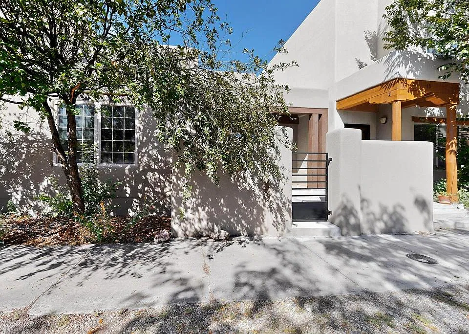 11 New Village Ave