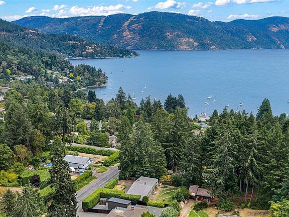 3rd image of 1080 Maple Bay Rd