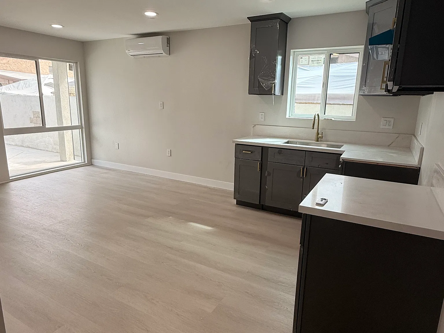 2128 Zoe Ave — Photo 4