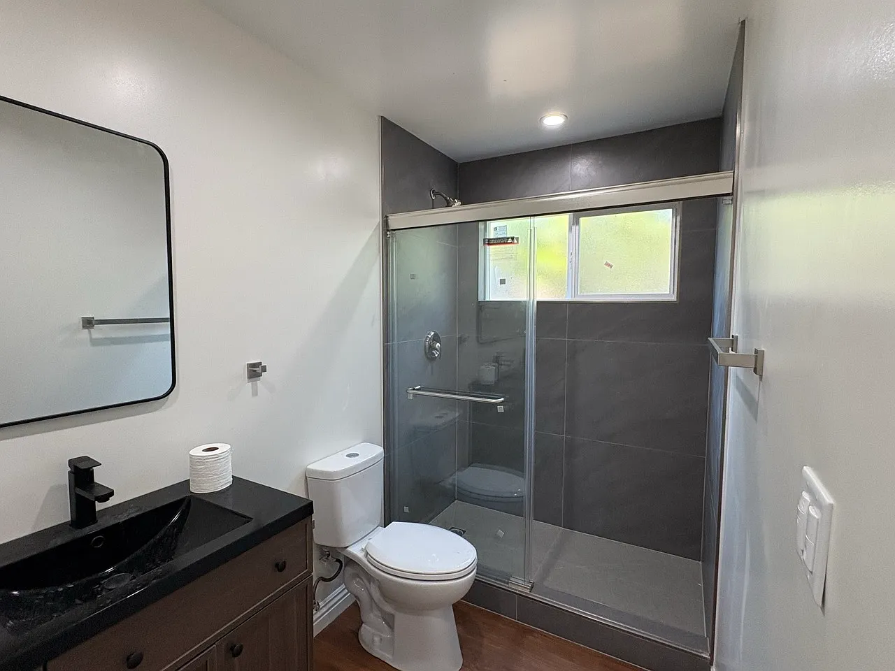 2 bed, 1040 sqft, $3,500 — Photo 3