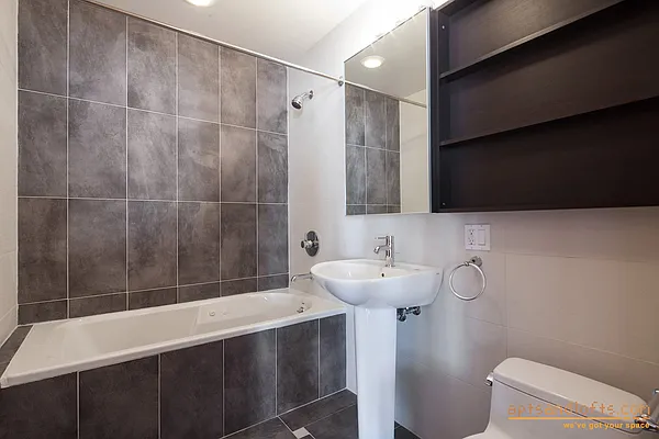 Rented by aptsandlofts.com | media 15