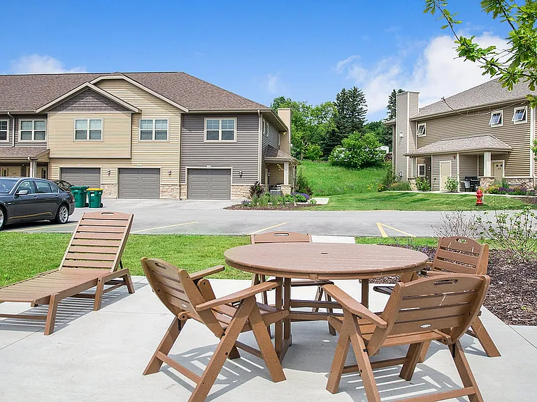 High Bluff Townhomes Outdoor Lounge