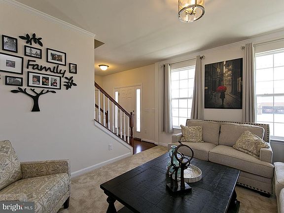 3rd image of 107 Hanoverian Ct