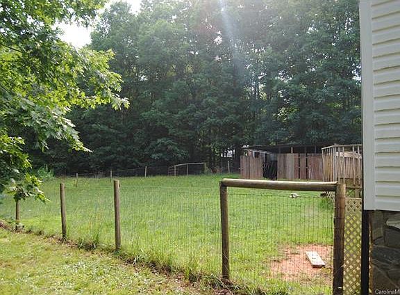 5th image of 156 Ravenwood Dr