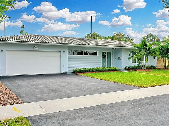 2nd image of 7450 Twin Sabal Dr