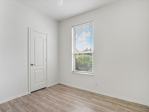 5th image of 200 Rudy Ln
