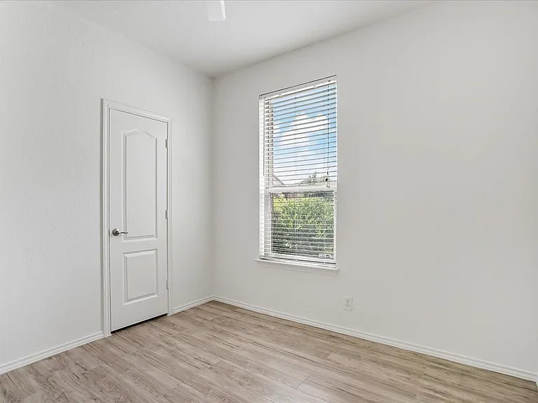 200 Rudy Ln — Photo 5