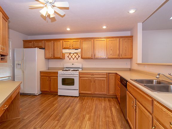 5th image of 2732 Sugarberry Ln