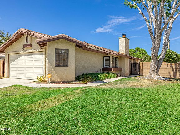 2nd image of 43729 La Paz Ln
