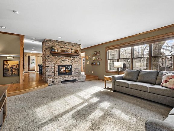 4th image of 948 Timber Ridge Drive