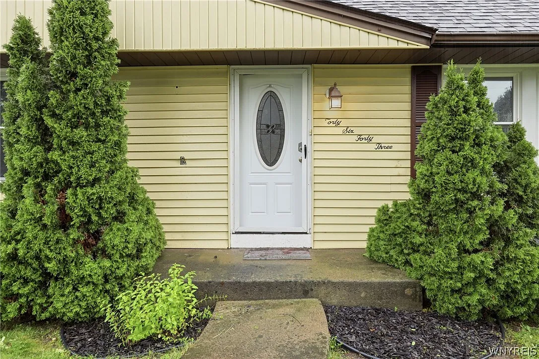 3 bed, 1.0 bath, 1356 sqft, $2,000 — Photo 3