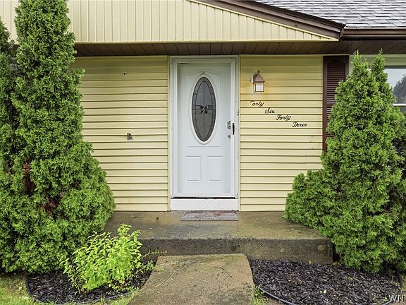 3rd image of 4643 Patricia Dr