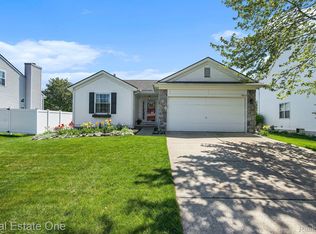 7473 Oakland Hills Dr, Ypsilanti, MI