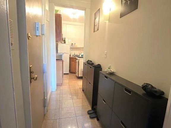 5th image of 329 W 57th St APT 3F
