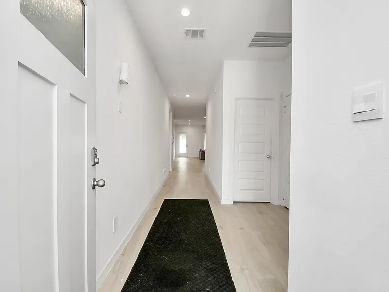 1674 Westway Dr — Photo 3