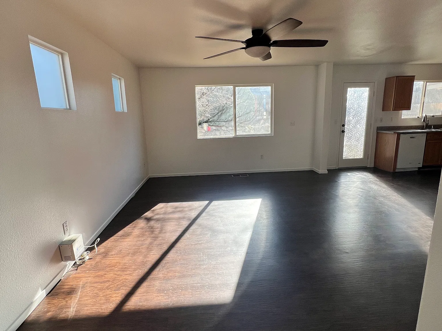 3 bed, 2.5 bath, 1350 sqft, $2,250 — Photo 2