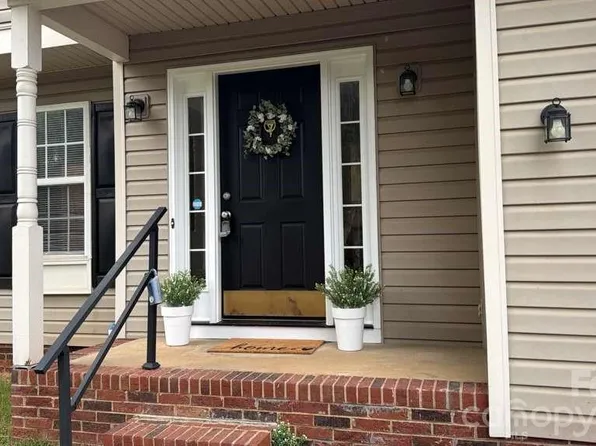 2881 Shadow Brook Ct NW, Concord, NC 28027