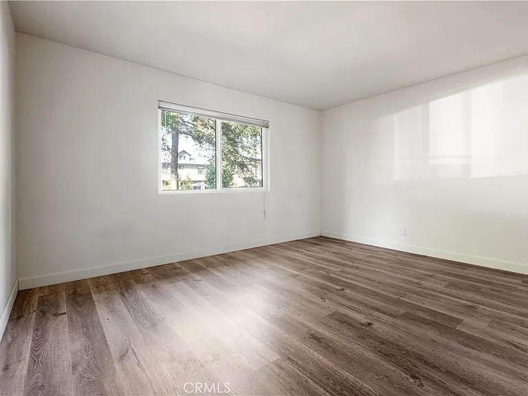 2726 S Menlo Ave — Photo 7