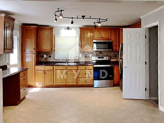 3rd image of 427 Efird St