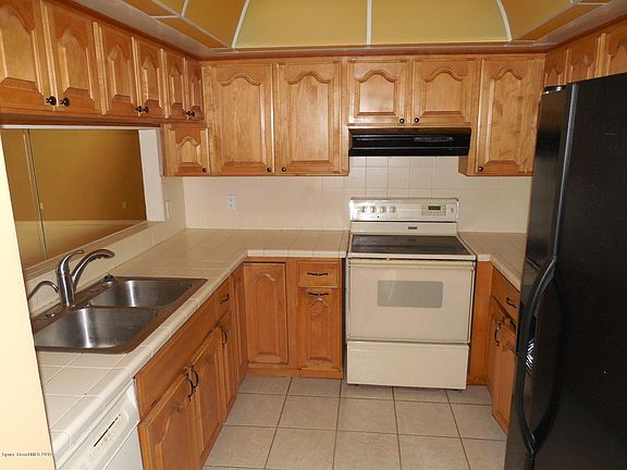 3rd image of 537 Summerset Ct #0