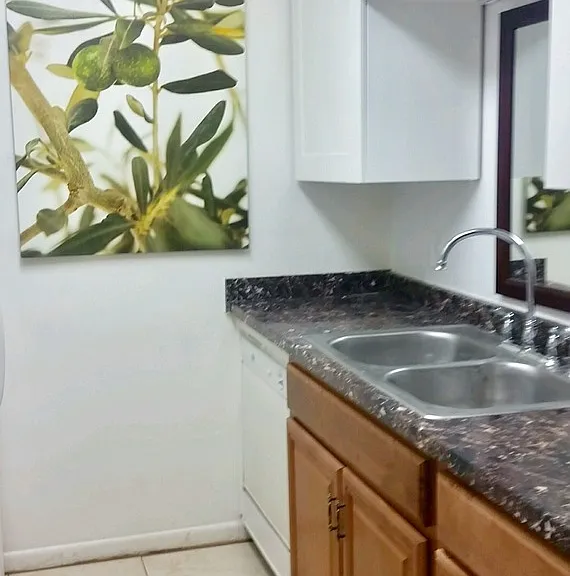 3719 W Wisconsin Ave — Photo 5