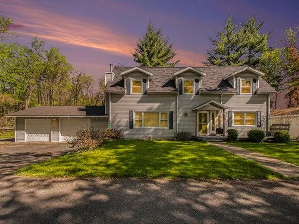 31894 W Lakeshore Dr, Dowagiac, MI 49047