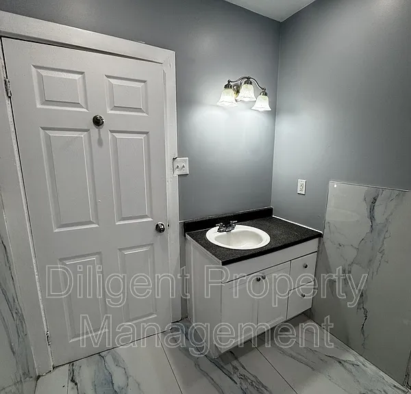 492 King George St #1 — Photo 13
