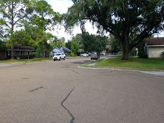4th image of 107 Sussex Dell Dr