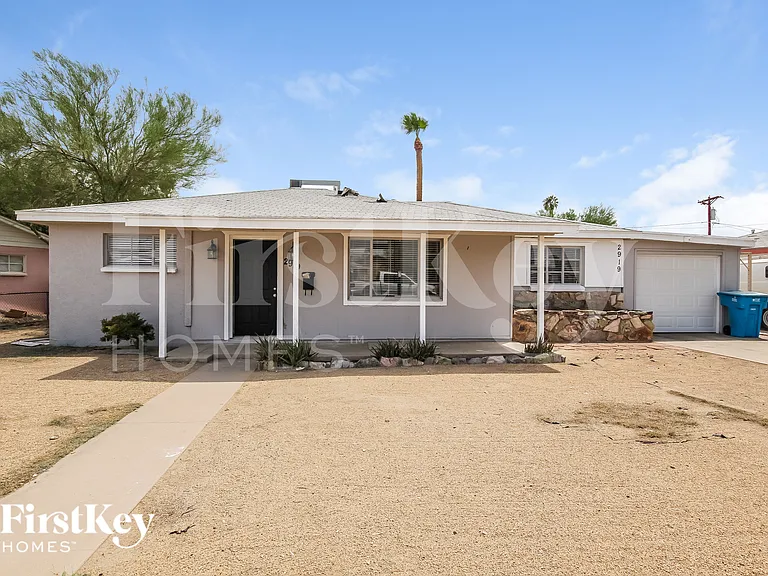 2919 W Seldon Ln — Photo 1