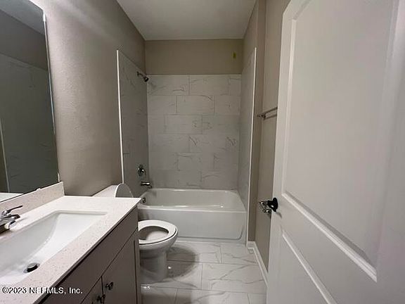 4th image of 83 YARDLEY Court
