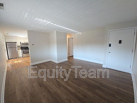4th image of 204 N 10th St APT D