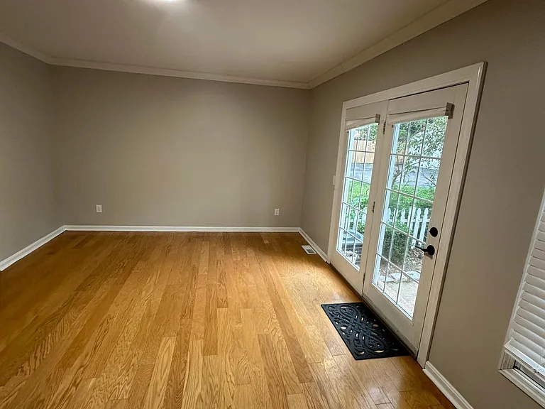 7254 Lindell Blvd — Photo 9