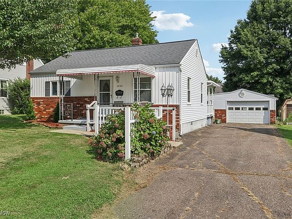 2nd image of 3855 Louise St