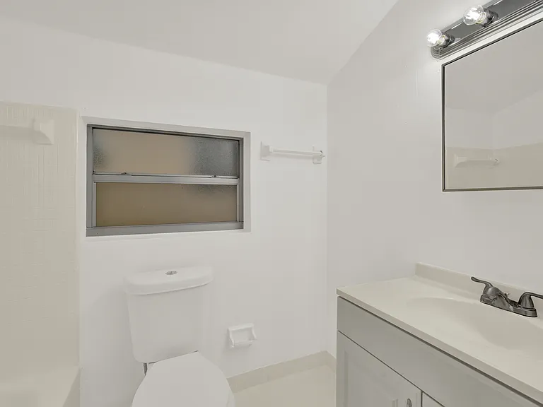 134 Salamanca Aveapt 4B — Photo 9