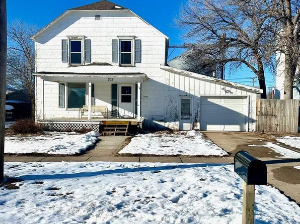 709 H St, Central City, NE 68826
