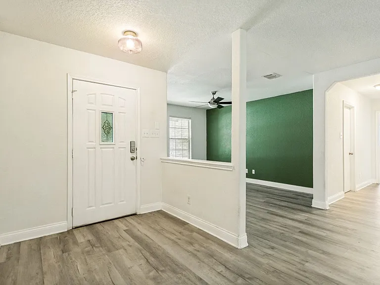 16302 Amberly Ct — Photo 4