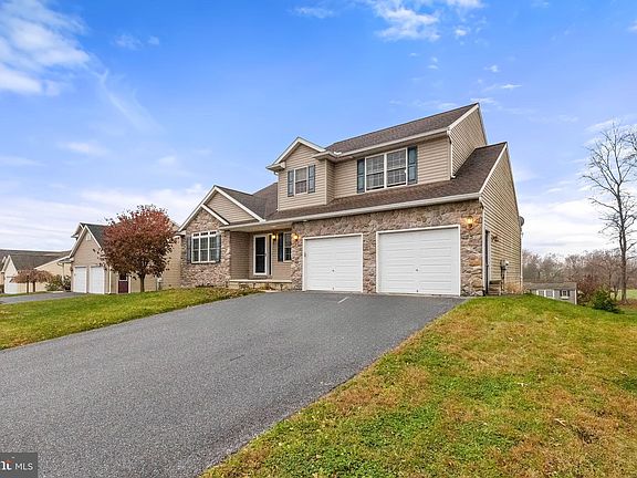 3rd image of 79 Gable Dr #L-0033