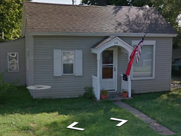 218 Charlotte St — Photo 1